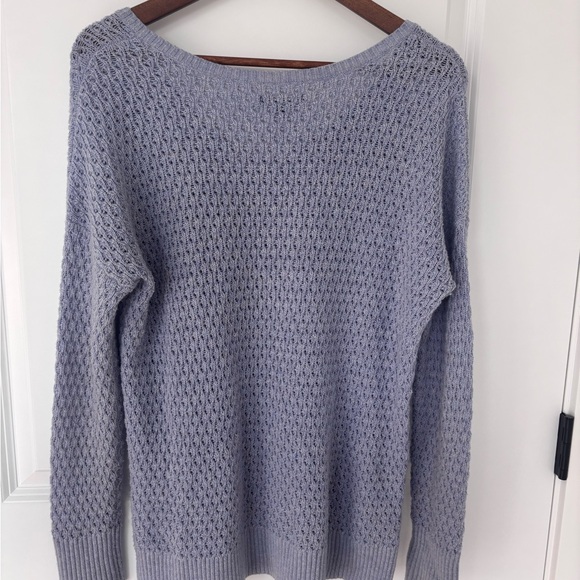 American Eagle women’s sweater - Picture 2 of 3